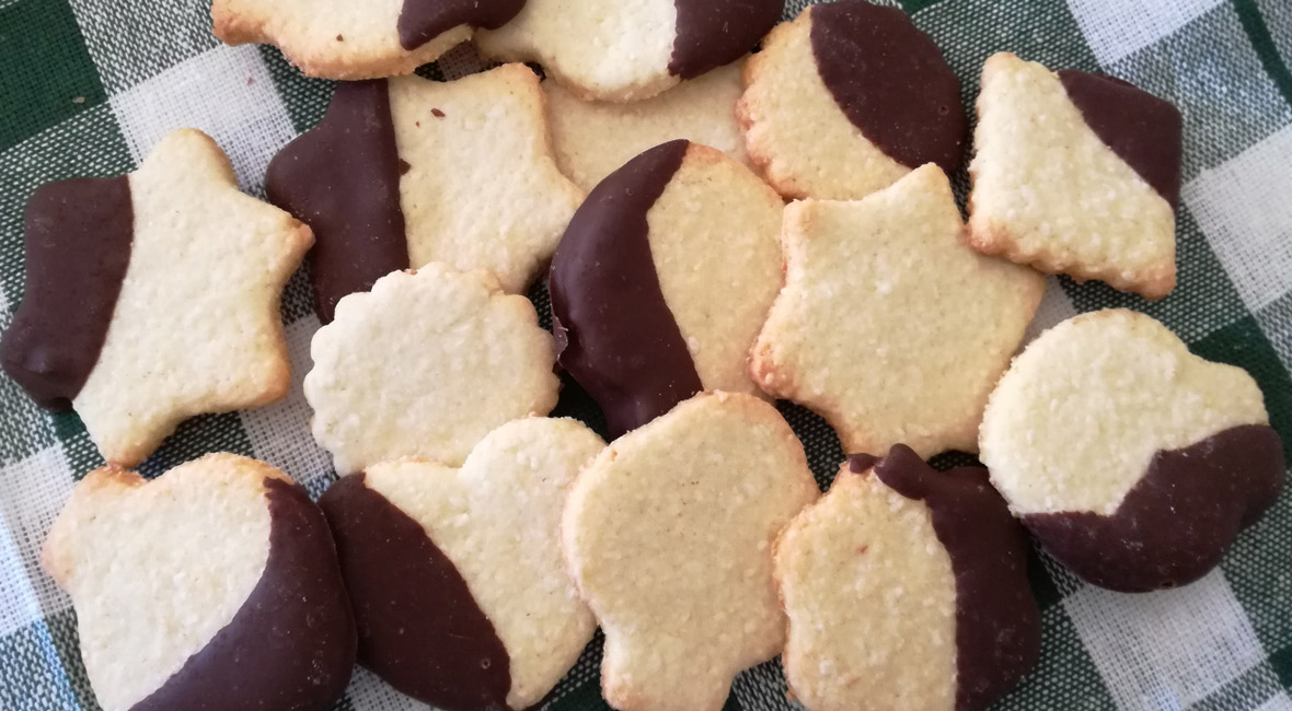 ricetta biscotti al cocco con glassa al cioccolato