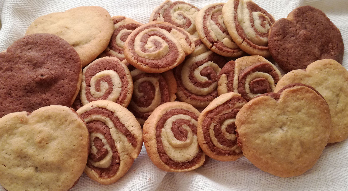 Biscotti bicolore biscotti girandola cacao e vaniglia