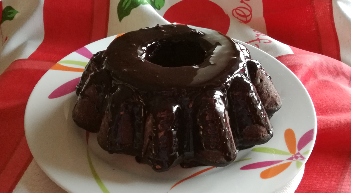 ciambella con cacao e glassa al vino